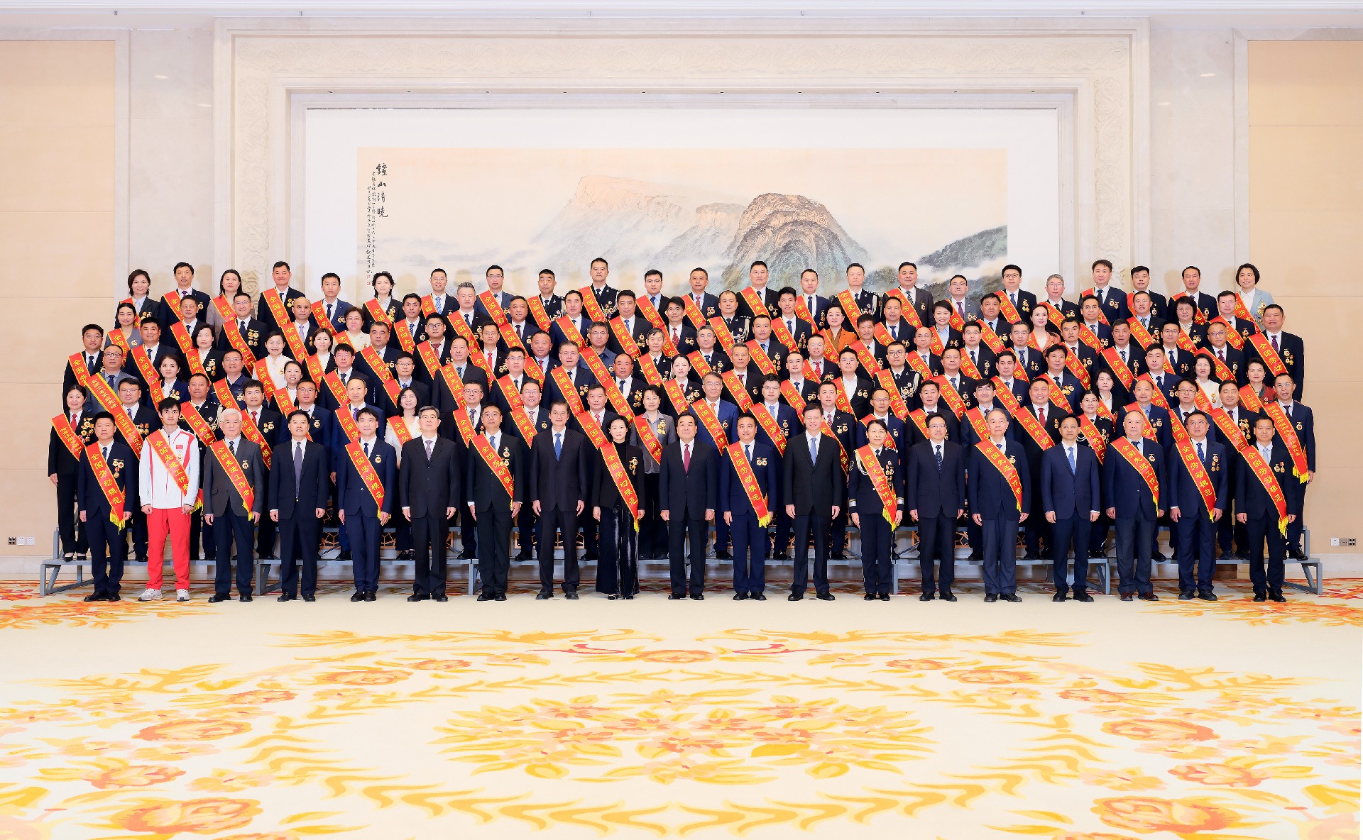 压缩后大合影.jpg